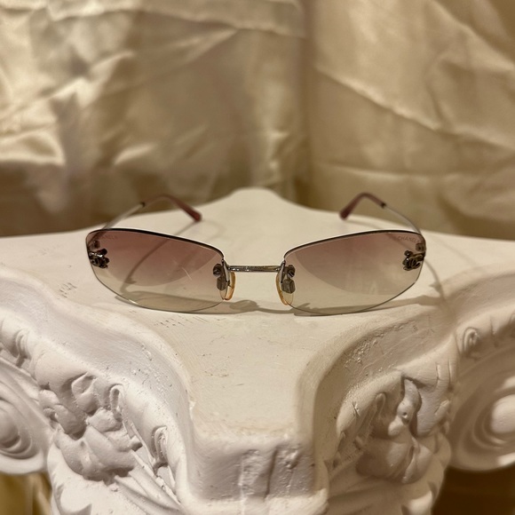 Chanel 4002 Rimless CC Vintage Y2K Sunglasses in Pink Hue - Picture 6 of 16